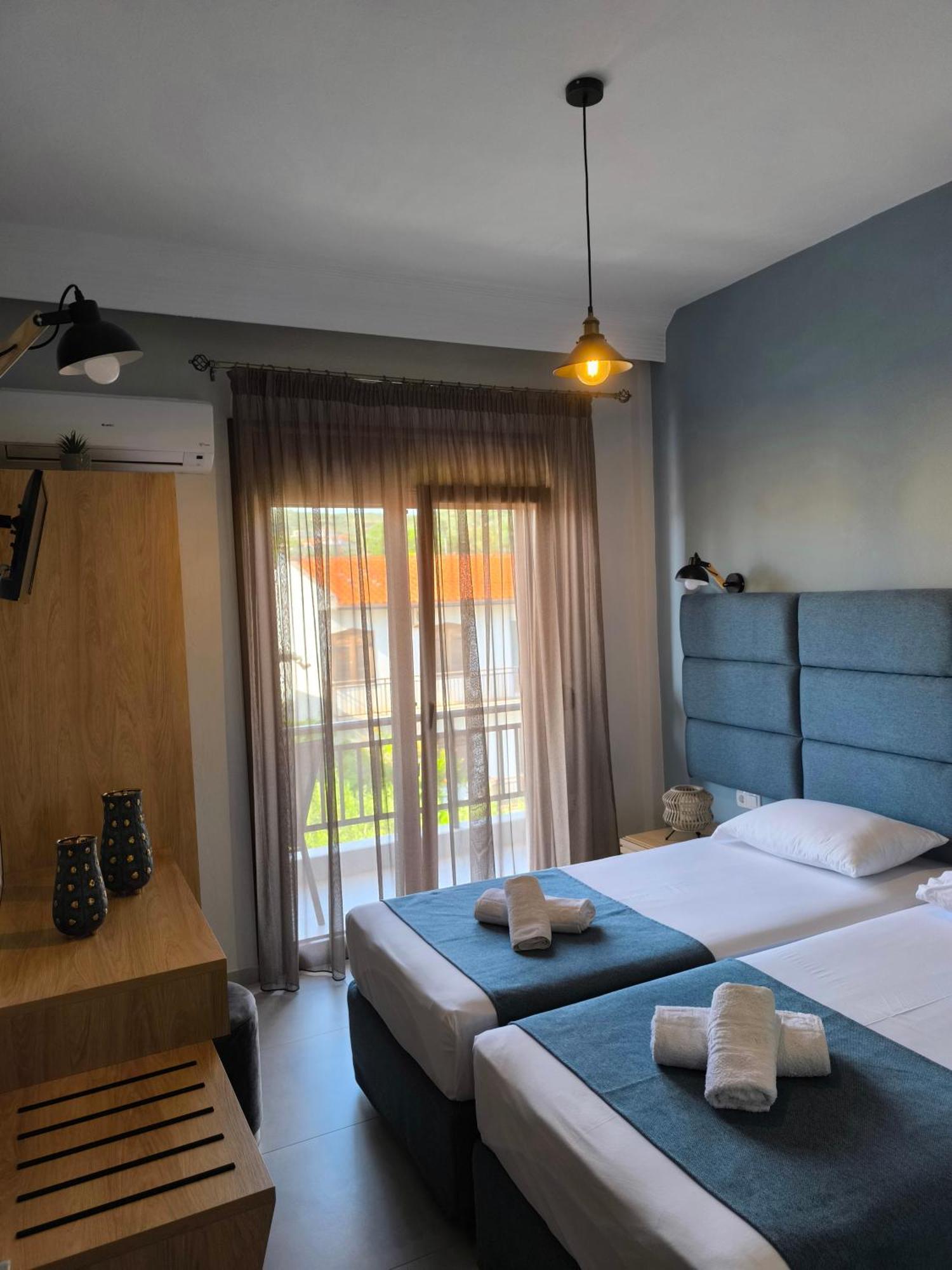 Maria Rooms To Let Ouranoupoli Exteriör bild