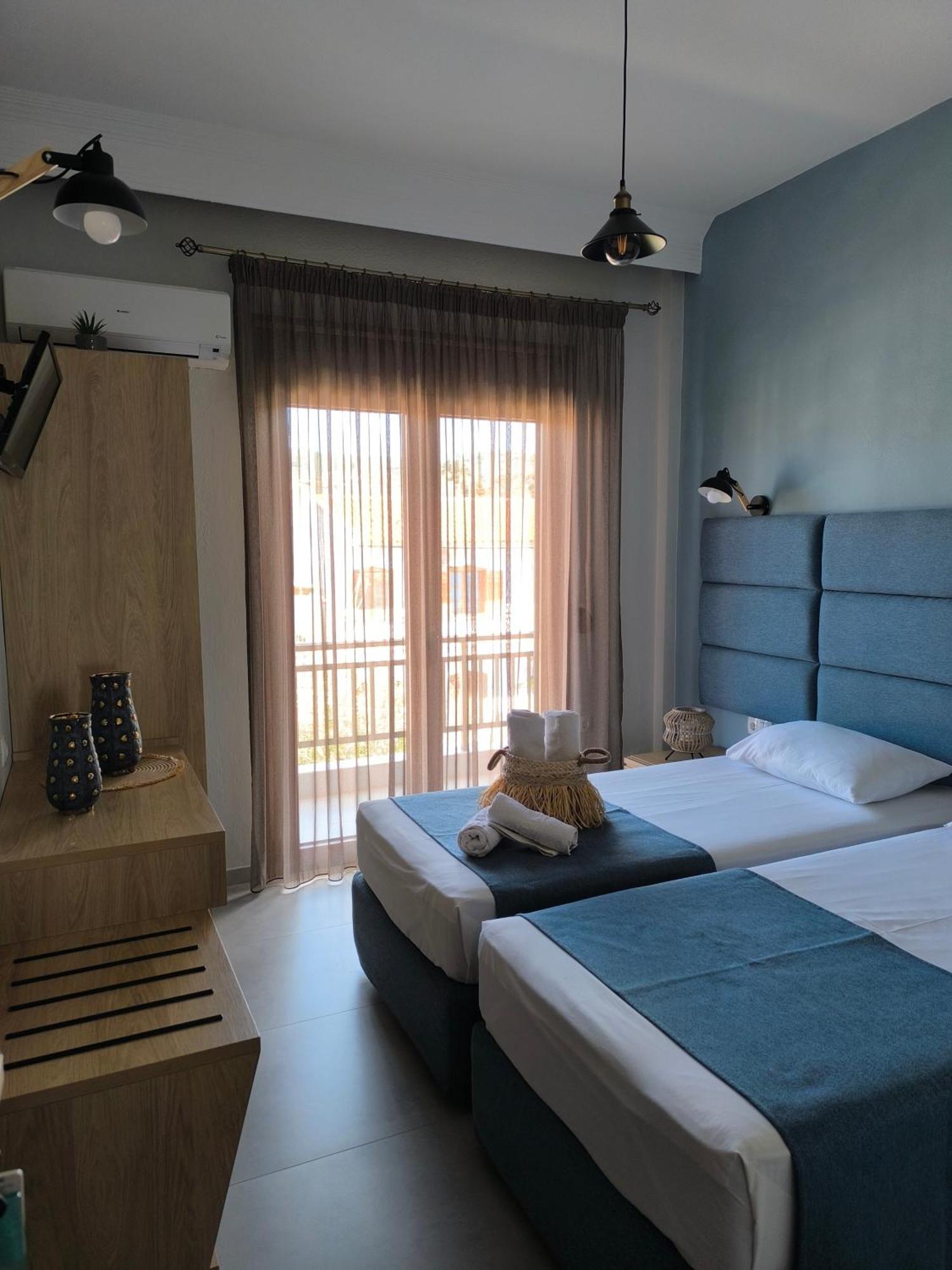 Maria Rooms To Let Ouranoupoli Exteriör bild