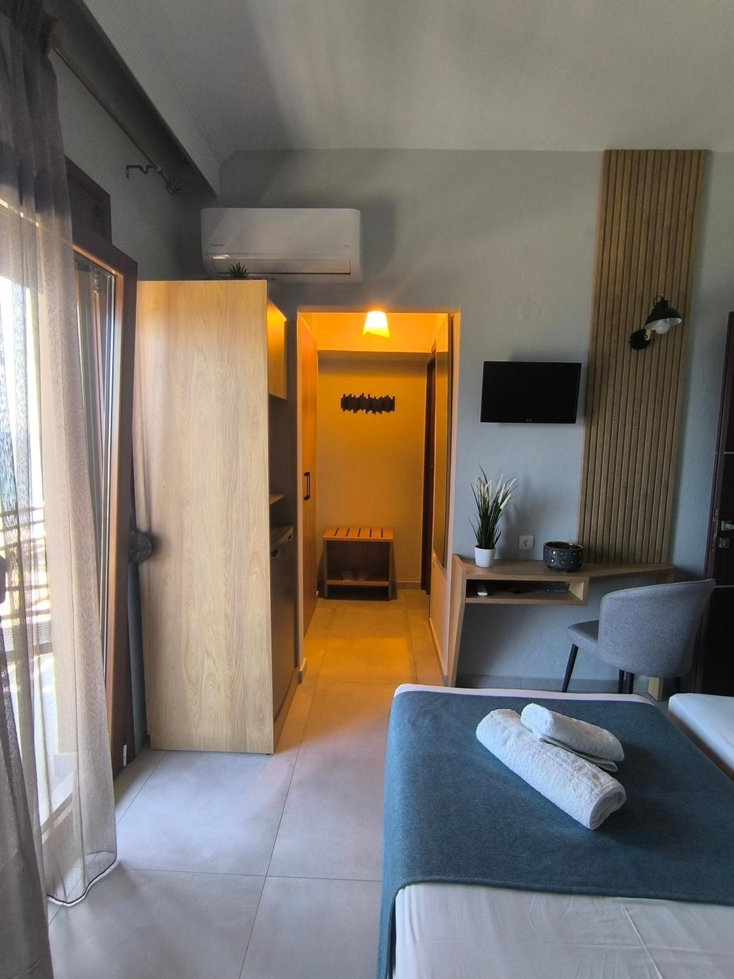 Maria Rooms To Let Ouranoupoli Exteriör bild